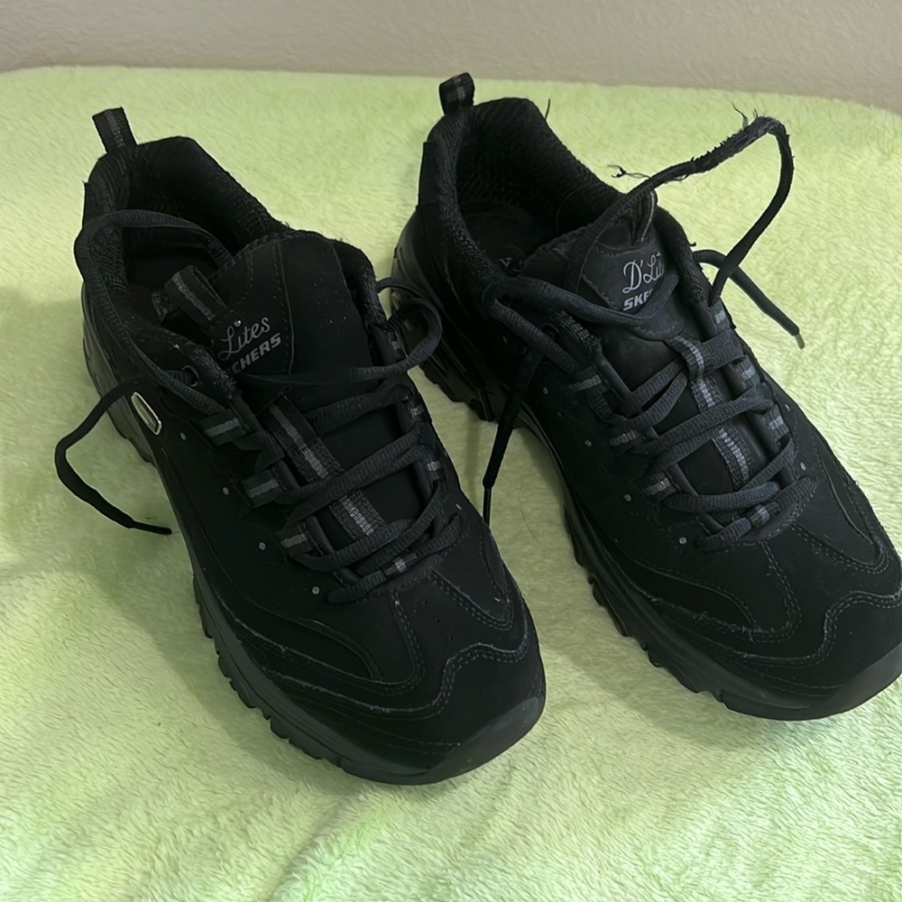 Woman’s Skechers d’lite black size 10